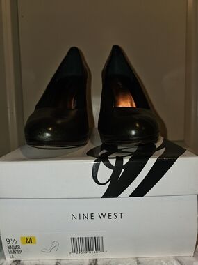 Nine West Black Leather Classic Pumps